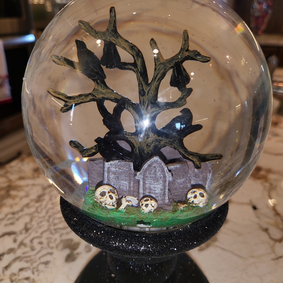 HALLOWEEN CEMETERY PEDESTAL WATER GLOBE CANDLE HOLDER Bath and Body Works NEW - Picture 3 of 7